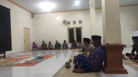 Pengajian Rutin Malam Senin di Madin